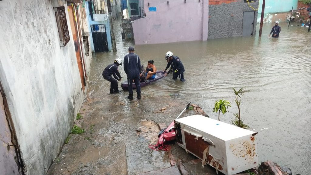 Chuva transforma Salvador em cenário de filme de terror 3 Chuva em Salvador