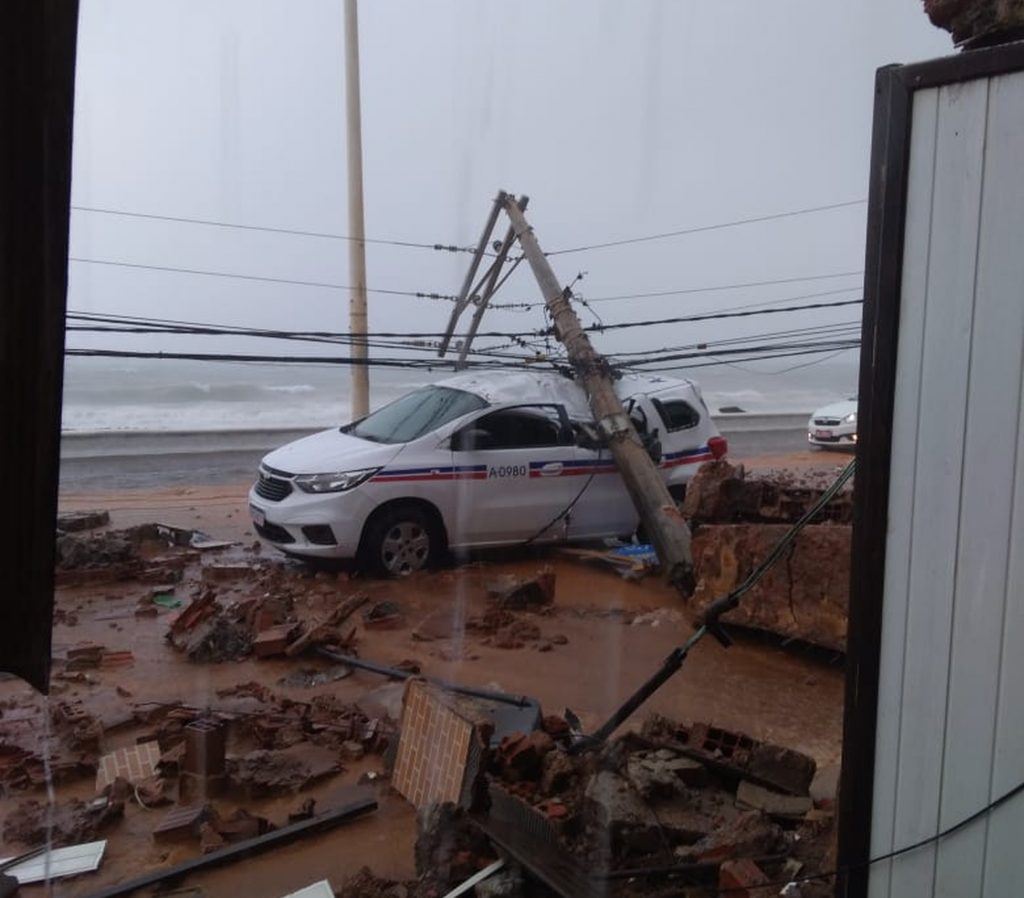 Chuva transforma Salvador em cenário de filme de terror 8 Chuva em Salvador