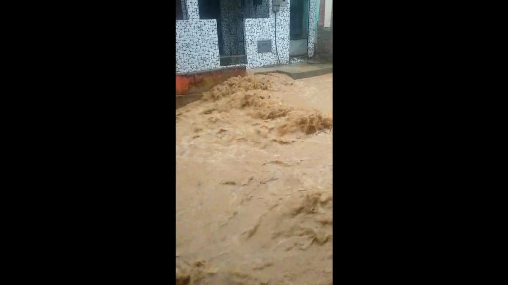 Chuva transforma Salvador em cenário de filme de terror 4 Chuva em Salvador