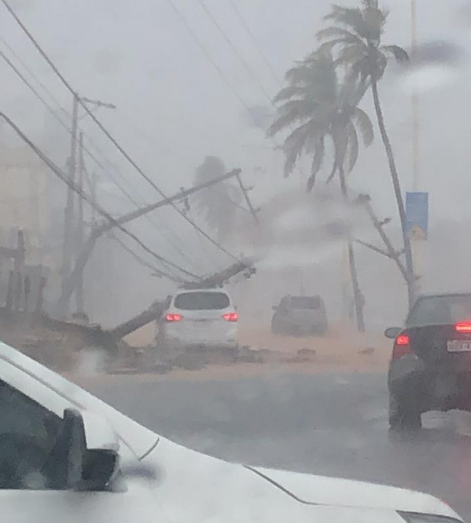 Chuva transforma Salvador em cenário de filme de terror 1 Chuva transforma Salvador em cenário de filme de terror